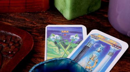 האנימה היא האנשה של הטבע הנשי הלא מודע בגבר והאנימוס היא האנשה של הטבע הלא-מודע הזכרי אצל האישה.