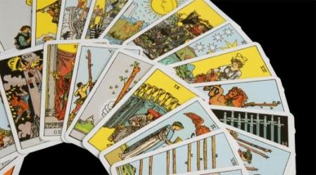 הבנת קלפי הטארוט תאפשר לנו להבין את החלקים השונים הקיימים בנו ולהבין מי אנחנו, ממה אנו מורכבים ומהם תהליכי ההתפתחות והמימוש בחיים.